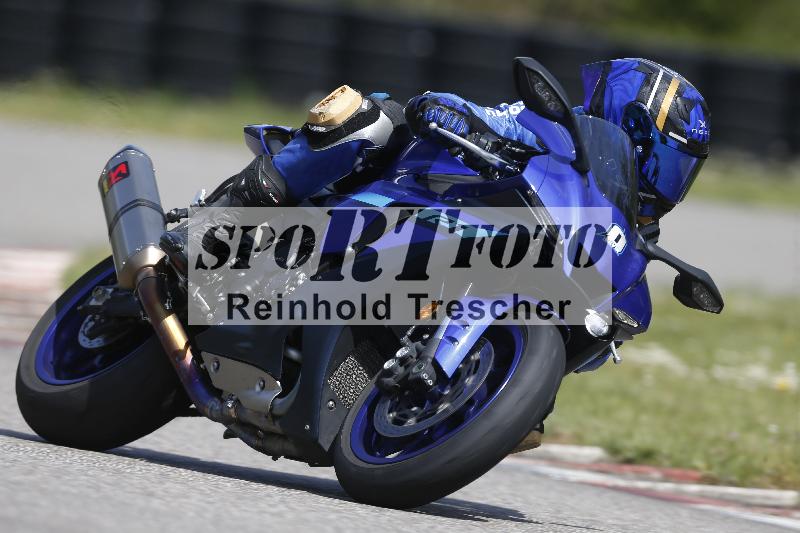 /Archiv-2025/09 22.04.2025 Cornu Master School ADR/rot-rouge/0-1